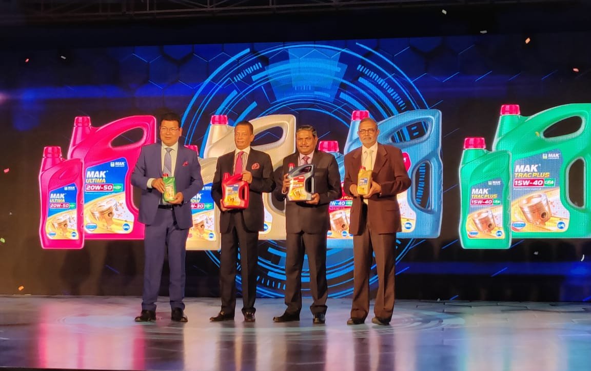 BPCLimited's tweet photo. @BPCLimited C&amp;MD Mr.D.Rajkumar launches the new MAK Lubricants pack design at Kathmandu today.The new packs has features like Tamper evident Cap, two handle grip for easy pouring, a curved front profile, neck designed for smooth &amp; consistent flow for superior customer experience. https://t.co/3UBOlX0VjJ
