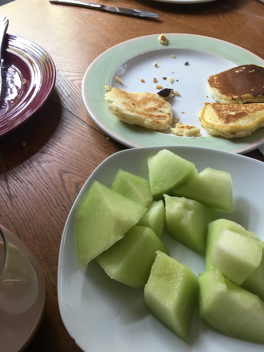 bryyamary's tweet photo. Breakfast!! (Vegan pancakes with melon and chocolate almond milk) #hhgnomeat https://t.co/eP94gTZTsl