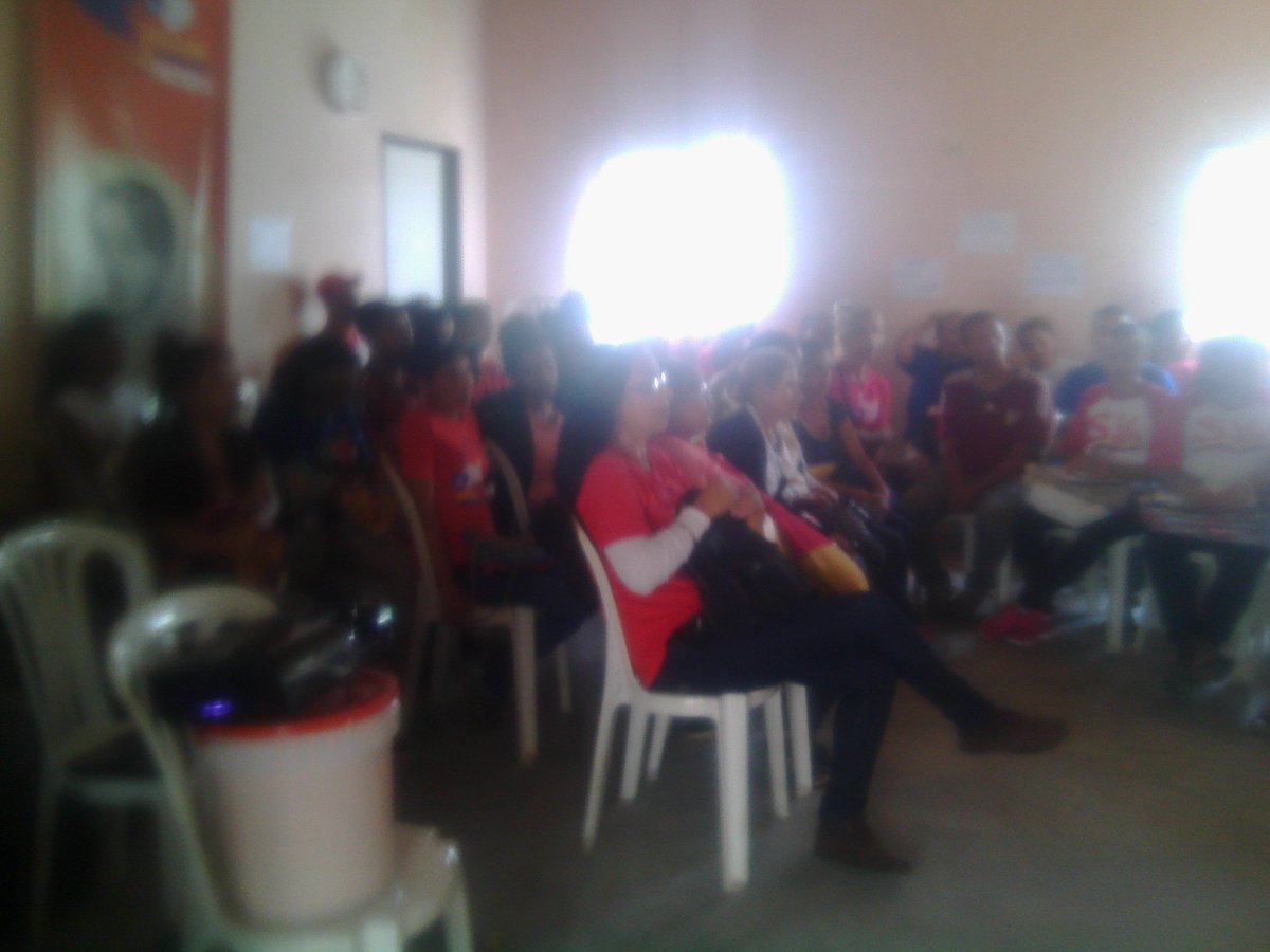 Comitehymr's tweet photo. estructura conjunto con maryori moreno y johannna linarez en reunion en casa de abrigo hospital la carucieña https://t.co/vGHyYKCqjY