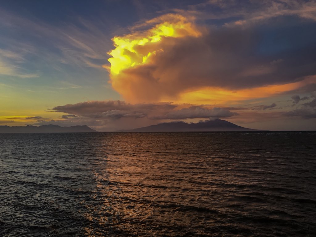 khinocalabio's tweet photo. There are no rules of architecture for a castle in the clouds.
- Gilbert K. Chesterton
.
.
.
.
#ByaheNiKhino #WHPgetlost #wanderlust #globetrotter #instapassport #aroundtheworldpix #ig_masterpiece #campinassp #flashesofdelight #travelog #mytinyatlas #visualmobs #theglobewanderer https://t.co/fKwWxtz6sr