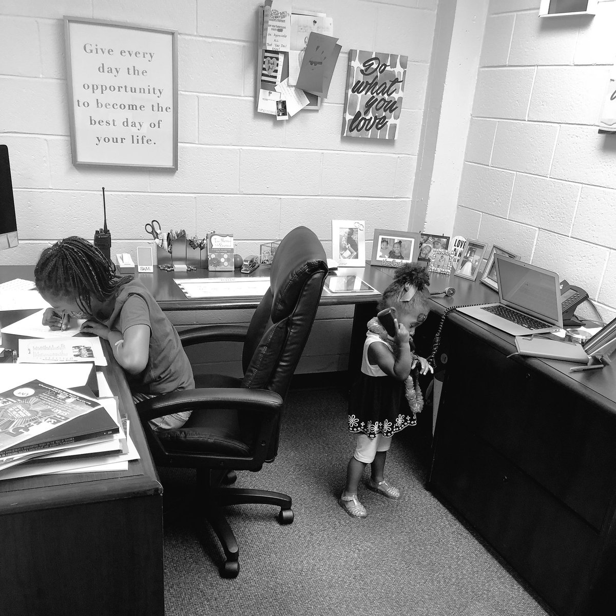 HeyDrDaniel's tweet photo. Little girls with dreams become women with vision. #raisingleaders #youngceos #theyrewatchingme https://t.co/21GuSO6lOO