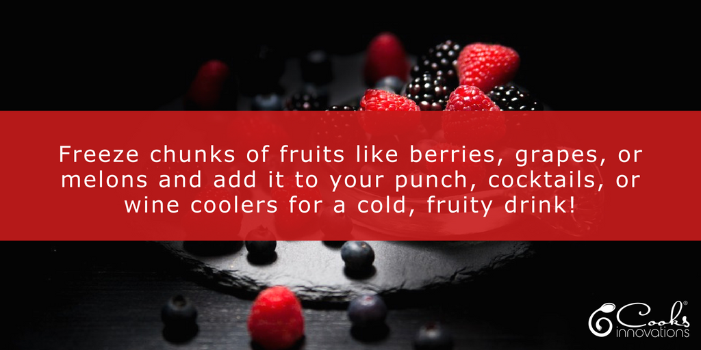 CooksInnovation's tweet image. Freeze chunks of fruits like berries, grapes, or melons and add it to your punch, cocktails, or wine coolers for a cold, fruity drink! #kitchenhacks #coolhacks #summertime