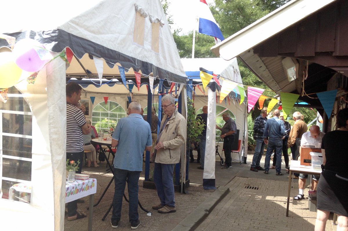 Tuinvereniging Ons Ideaal in Poelenburg bestaat 55 jaar en dat wordt gevierd! Hopelijk niet het laatste jubileum. Waarde is wel vaker niet in geld uit te drukken.