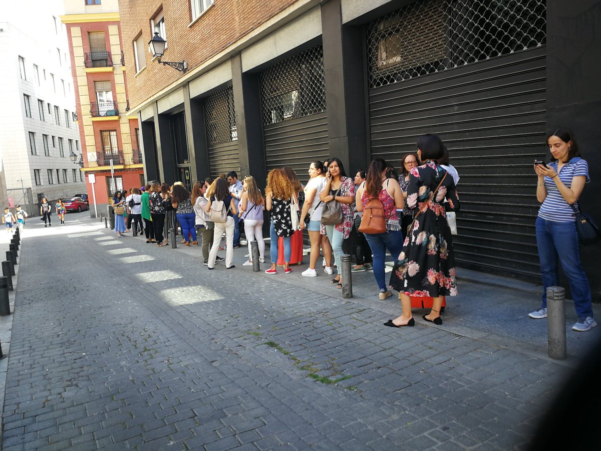 Madre mía!! Hay mas cola que en la discoteca <a href="/DiyHuntersDay/">DIYHunters day</a> <a href="/HandBox_/">HandBox</a>