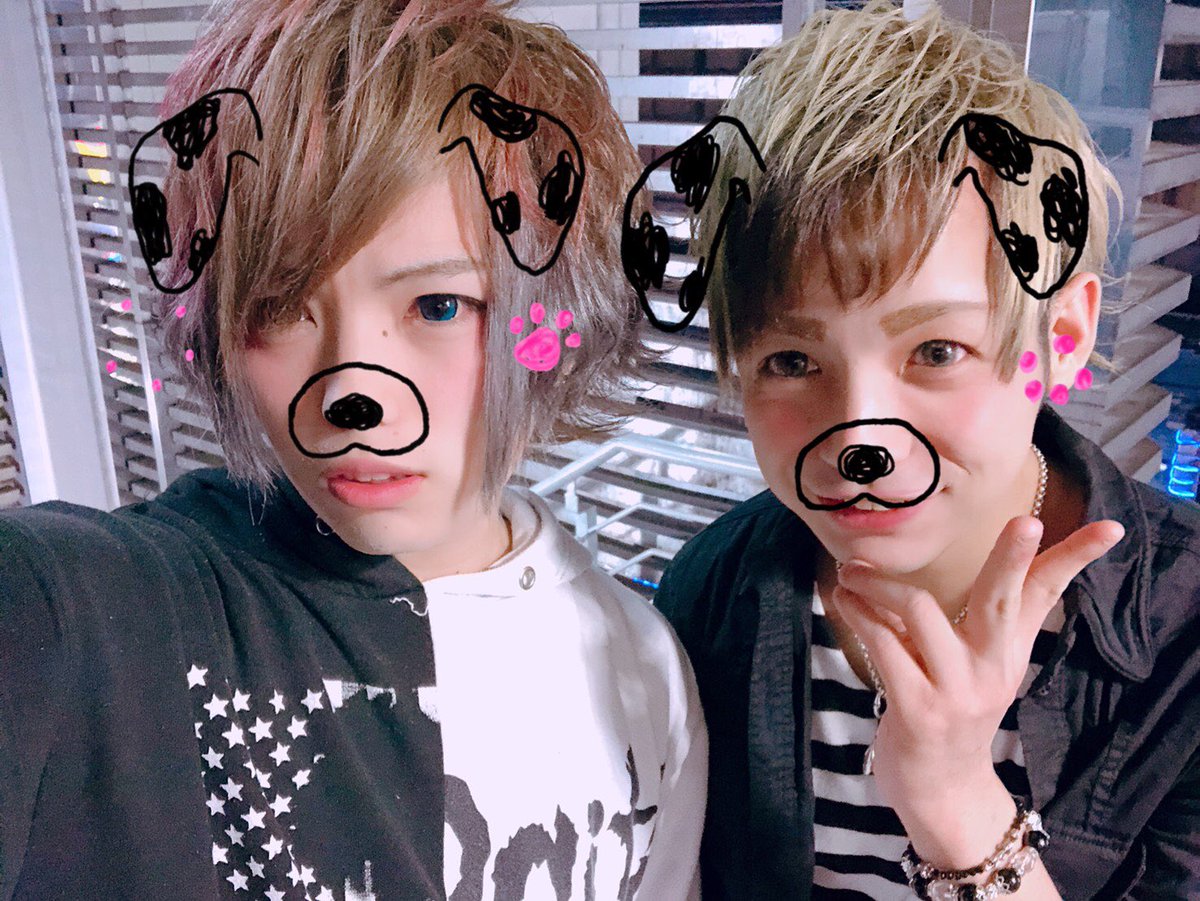 HaKu_adidas's tweet photo. 仲良くされてます！
嬉しいことです😭😭😭

ありがたや(*´•ω•`*)✌️

さぁ呑もう呑もう https://t.co/hOdof5gjI7