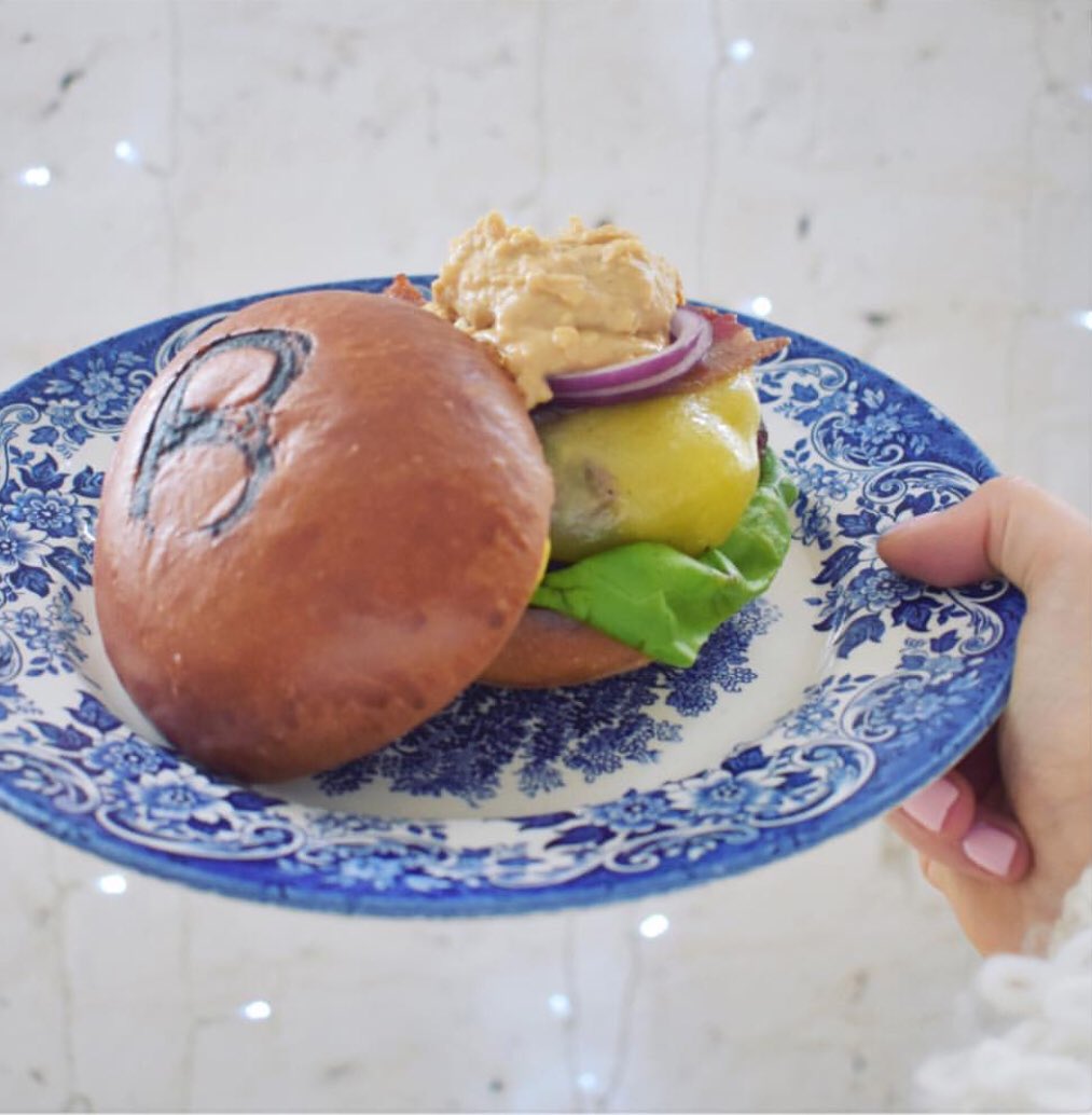 BoboSocial's tweet photo. Celebrating the weekend with the π₯ π #burgers #bobosocial https://t.co/aNWVYY3mzr