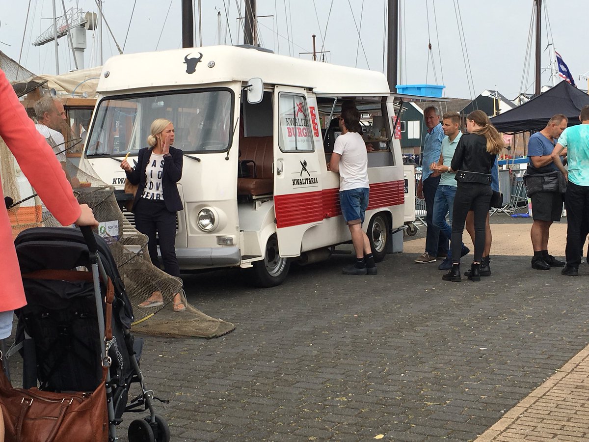 Vandaag op #Urk bij de prijsuitreiking #Ansjooprace en  ook nog even wezen kijken bij het Urk fish food festival. Gezellig en druk met heerlijke producten van lokale ondernemers. Natuurlijk was @bigbolder er ook!