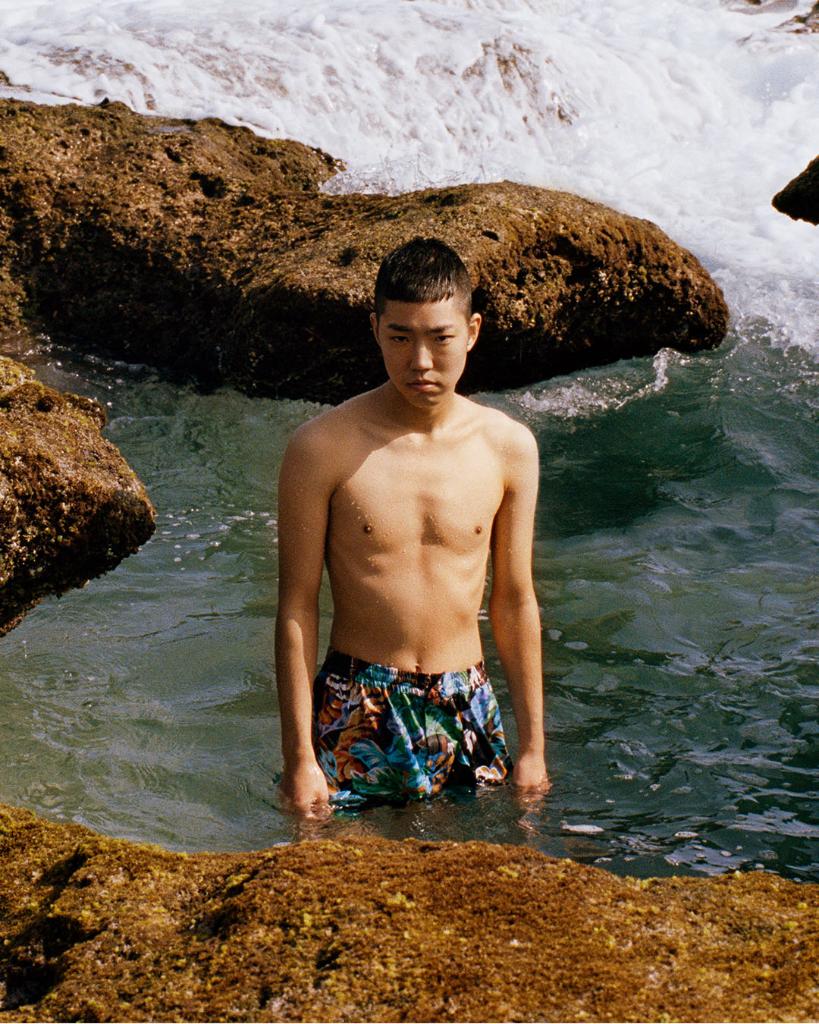 kenzo's tweet photo. KENZO - La Collection Memento n°2 shot by C.G. Watkins. #CollectionMemento2 https://t.co/UgcT2XKHqE