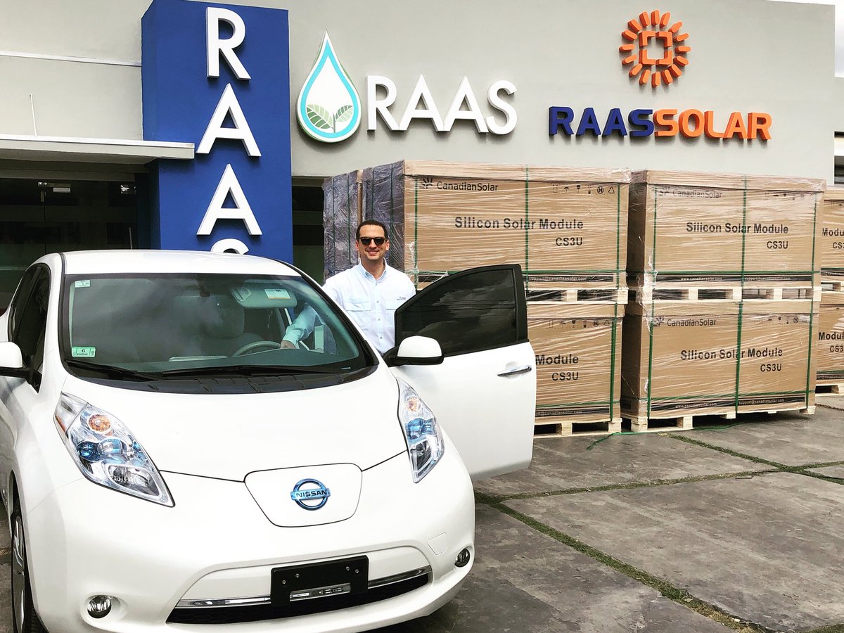 CarlosFGM's tweet photo. Feliz de no gastar ni un CHELE de gasolina ⛽️ con nuestra nueva adquisición en @raassolar de un #nissanleaf , carro 💯 % eléctrico ⚡️ . #raasgroup #raasagua https://t.co/PWZQQ7iiQ1
