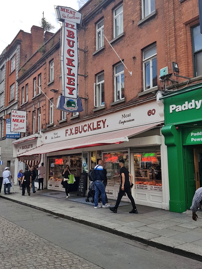 OldDublinTown's tweet photo. FX Buckley Butchers on Moore Street dressed for #Bloomsday2018 #LoveDublin #DublinShops
@FXBuckley @bloomsdayfest @VisitDublin @DublinTown @KarlFfrench @fcemurphy @DaltonJoanne79 @KJoanne @DanMulhall @ELHynes @DCLAReadingRoom @AtitAgainDublin @CllrMcAnespy @EBEikeland https://t.co/LXl5IK1C1o