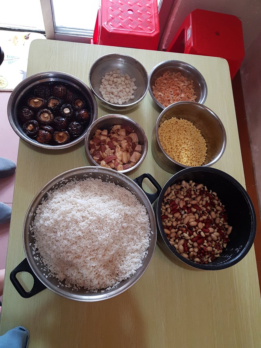 JustOffOut's tweet photo. Today we spent the day with a Chinese teacher and her family. They invited us over to make Zongzi, which are a traditional rice dumpling eaten for Dragon Boat Festival. They ended up making us breakfast, lunch and dinner, and are the most hospitable and nicest people💕 #travel https://t.co/P5tk3tJeXq