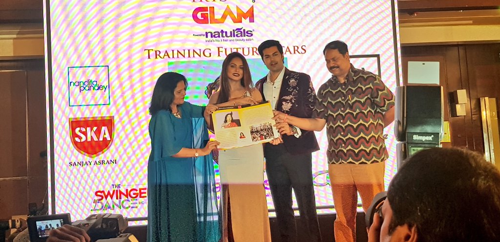 nituchandra's tweet photo. Launched #Irisglam #Fashion Institue with #Naturals , the hair n beauty salon at my favourite hotel #CrownPlaza in #Chennai and #Dakshin #restaurant , the bestest #southindian #food , nothing could have been better. #Chennai surely gets glow on my face ❤ #Tamilnadu !NANDRI 🙏🤗 https://t.co/tff7lQSaMO