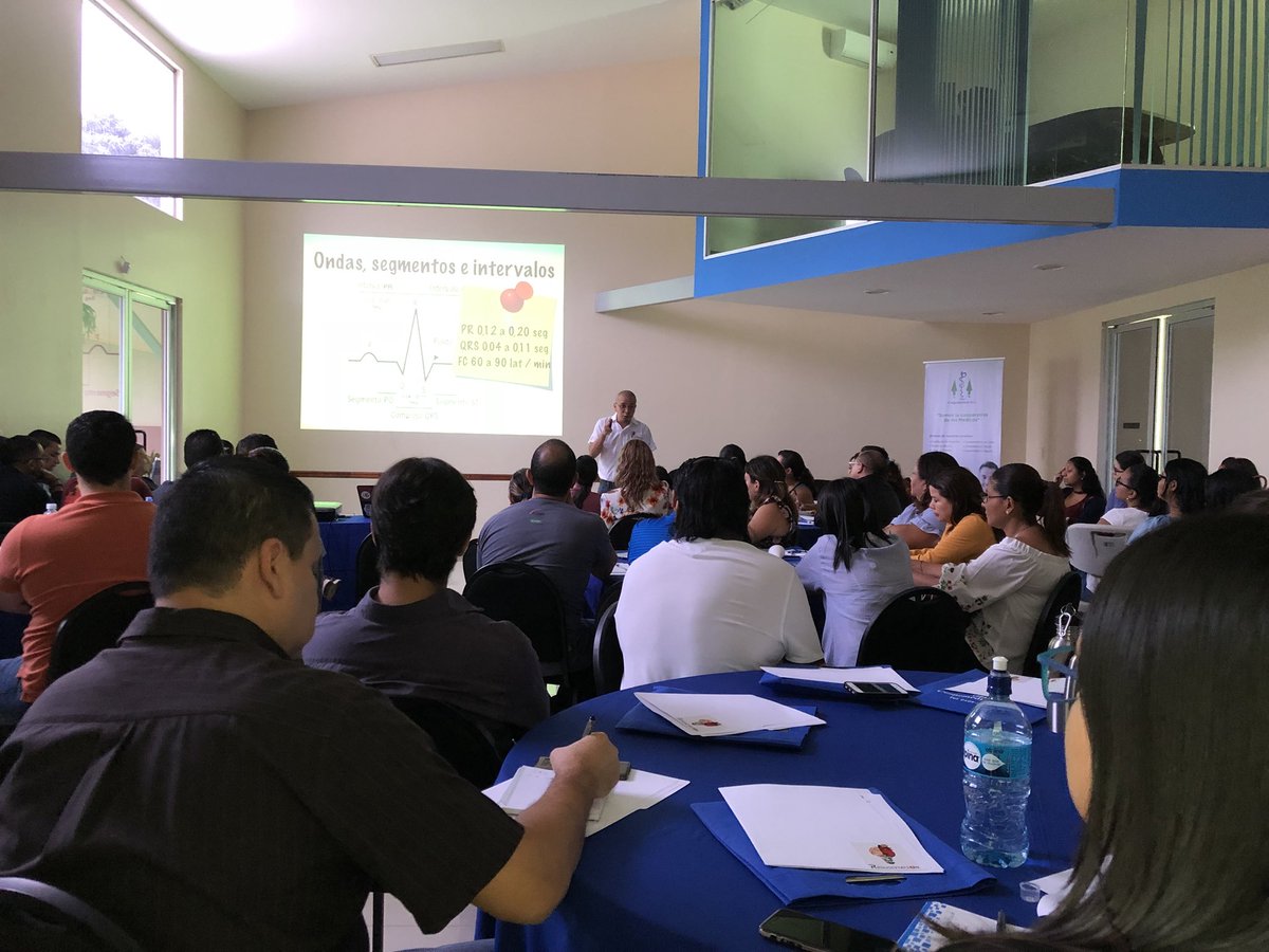 resuSIMtation's tweet photo. Full house para la jornada de actualizacion en medicina de emergencias @resuSIMtation @UNIBECR en Liberia , Guanacaste #resuSIMtation https://t.co/6Mcw0RDXBo