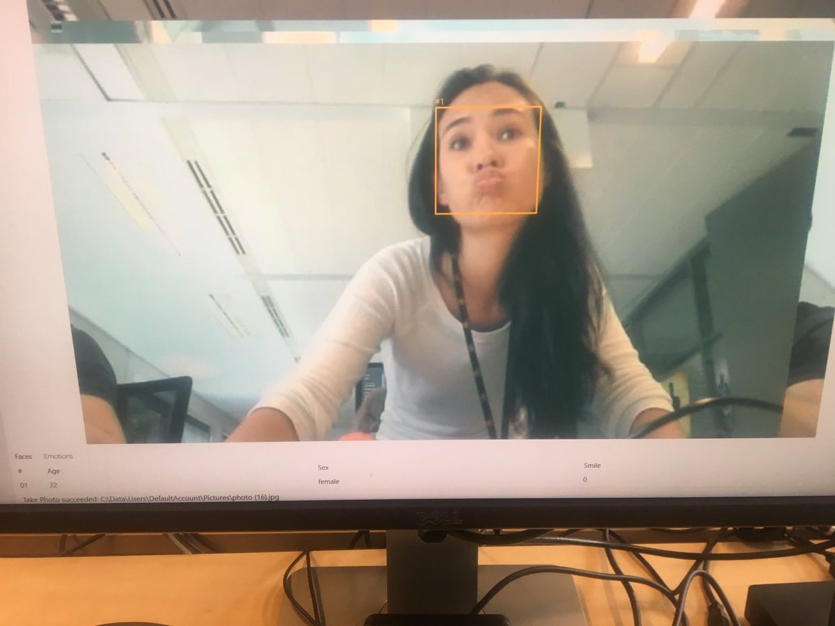 IrisHertsenberg's tweet image. Mijn weekend is compleet: 22 jaar geschat door #Azure #FaceAPI Interessant: Een #Duckface helpt in het verlagen van de leeftijds inschatting 🙈@winvision #Whackathon