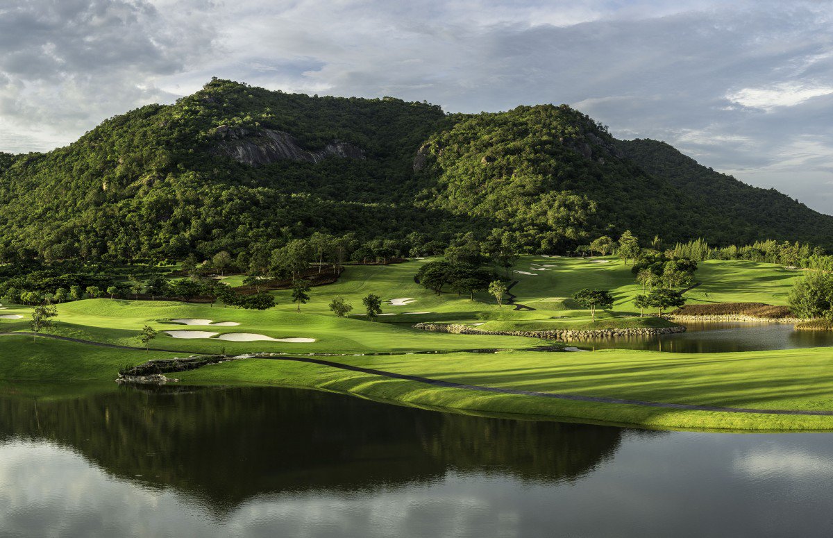 WoBeGoDe's tweet photo. #Thailand is one of our favorite destinations in the world, use @ShipSticks for more relaxed #golf #travel. Enter to win here: https://t.co/6Sl4SUMZjH https://t.co/zREHkthEY1