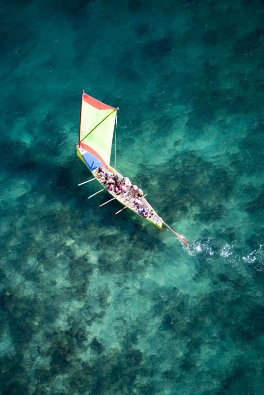 N°22: Pour les warriors vous pouvez faire une initiation a la yole, le bateau traditionnel martiniquais. Dites vous qu'après ça vous serez courbaturé comme jamais car c'est le poids des gens sur les bois dressés qui maintient le bateau à flot !