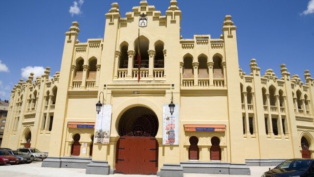 Hoy a las 19 hs @pablohermosonet <a href="/Cayetano_Rivera/">Cayetano</a> y <a href="/alopezsimon/">Alberto López Simón</a> con toros de #LasRamblas. Para los que no podáis asistir recordaros que es televisada por <a href="/CMM_es/">Castilla-La Mancha Media</a> #DesdeElCochecuadrilla #Cayetano2018 #Asprona #Albacete