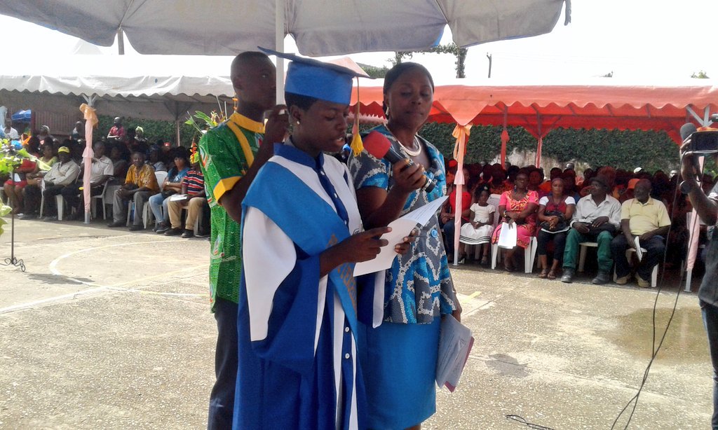 iucdouala's tweet photo. Partenaire privilégié de la Journée d'excellence scolaire du Collège #CEFTI,  Le Pôle d'Excellence en Afrique a saisie l'occasion pour remettre plusieurs prix aux meilleurs enseignant(e)s et élèves qui se sont distingués durant l'année scolaire 2017-2018 
https://t.co/UMGyiIBJGx https://t.co/6nHUlntWNo