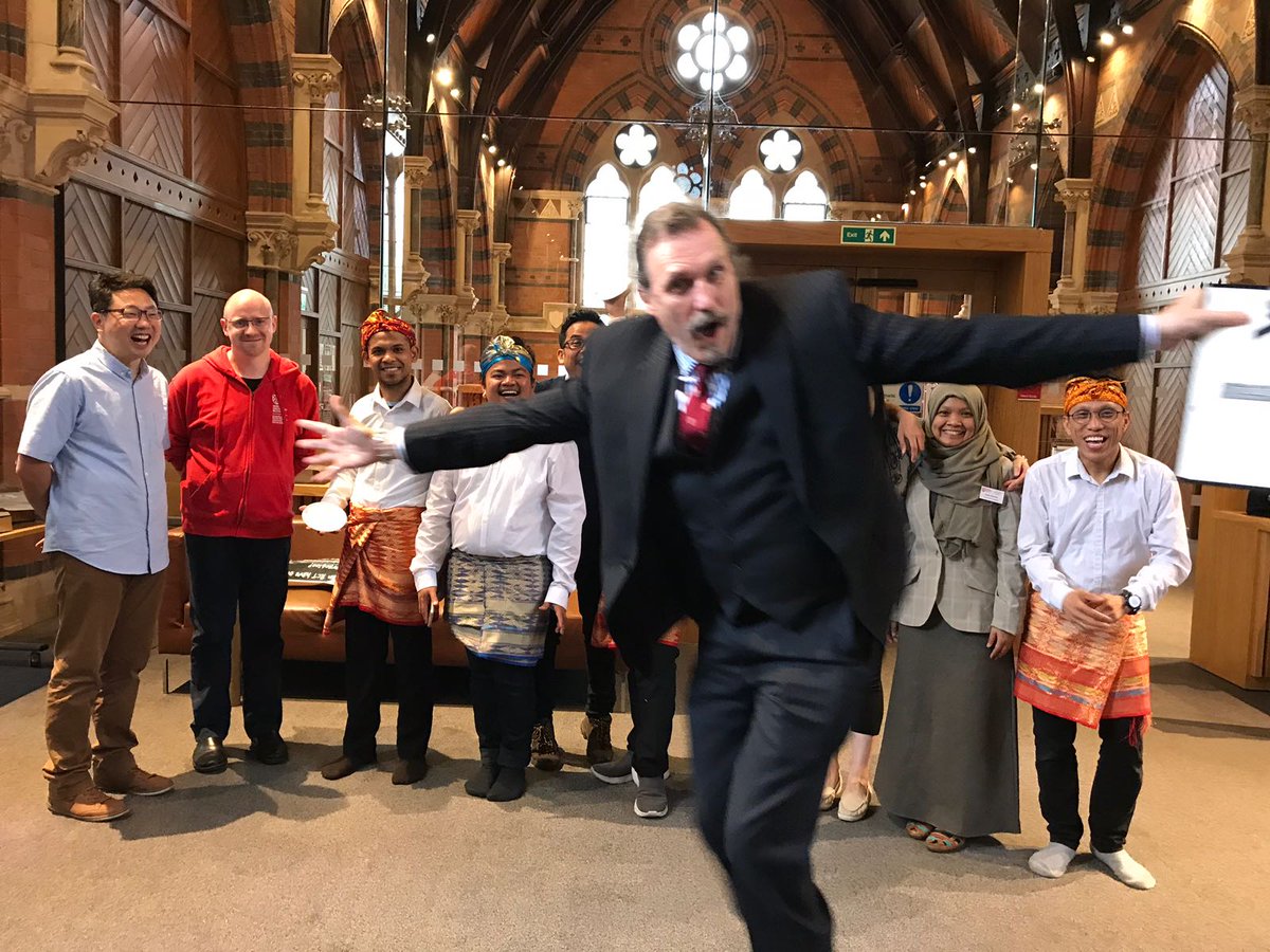doceduireland's tweet photo. When your head of school has 10/10 banter #bejealous #DocEd2018 @QUBSSESW @Aishwar25436467 @gcherry01_gemma https://t.co/ZjsqMz0trU