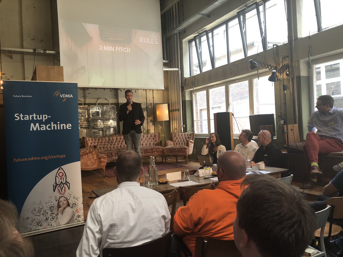 Laura_Dorfer's tweet photo. Die Final Pitches beim Ideenwettbewerb #Startup Live: Industry 4.0 &amp; Smart Factory in Stuttgart beginnen... Die Spannung steigt... wer wird gewinnen?  #VDMA #VDMAFB #SULSTR https://t.co/UQOpCs6Mgu