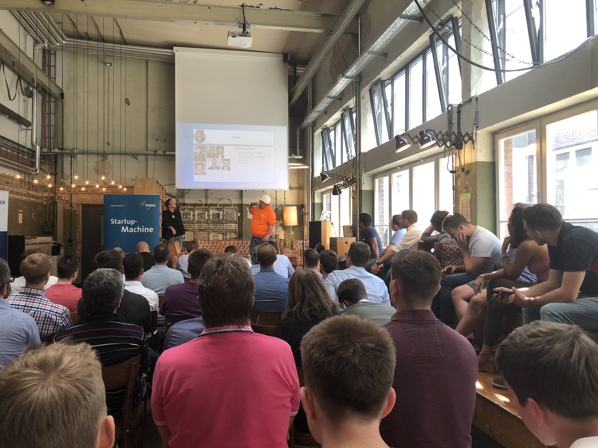 Die Final Pitches beim Ideenwettbewerb #Startup Live: Industry 4.0 &amp; Smart Factory in Stuttgart beginnen... Die Spannung steigt... wer wird gewinnen?  #VDMA #VDMAFB #SULSTR
