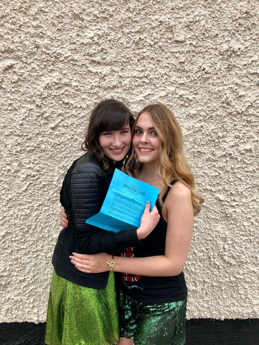 IsaSch3's tweet photo. You guys, a miracle happened on Thursday 💗😭 https://t.co/dFrVIWF7ZO