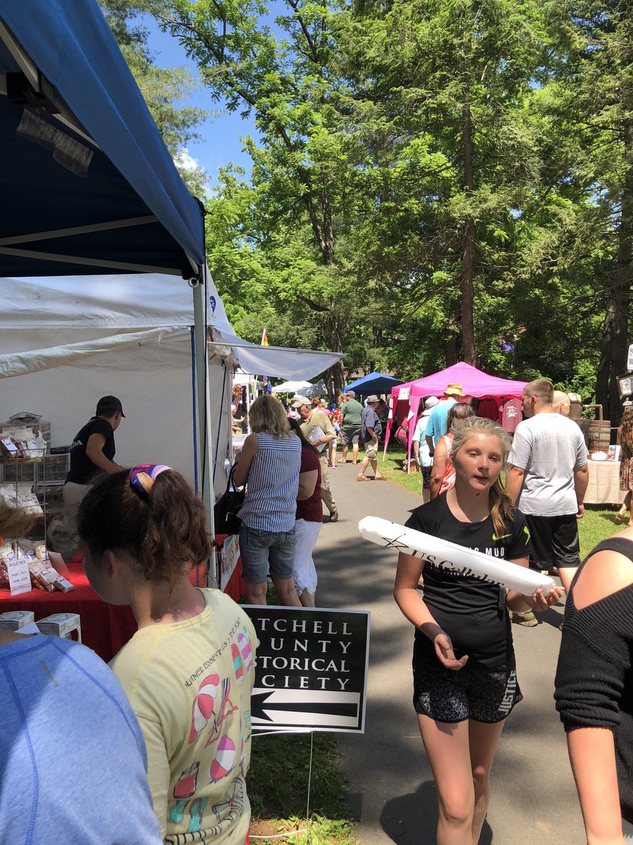 mitnchist's tweet photo. Beautiful day in Bakersville for the Rhododendron Festival. Stop by and visit us at the Crafts Fair! #ExploreMitchell #RoanMountain https://t.co/Ne3GPq2j1U