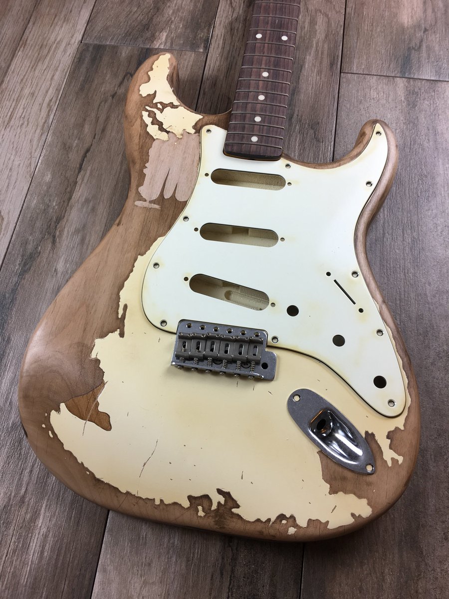 franchinguitars's tweet photo. A Vintage White John Mayer... ! #mattiafranchinguitars #johnmayer #johnmayerreplica #johnmayerblack1 #vintagewhite #stratocaster #guitar #agedguitar https://t.co/lIgC3zzZDE