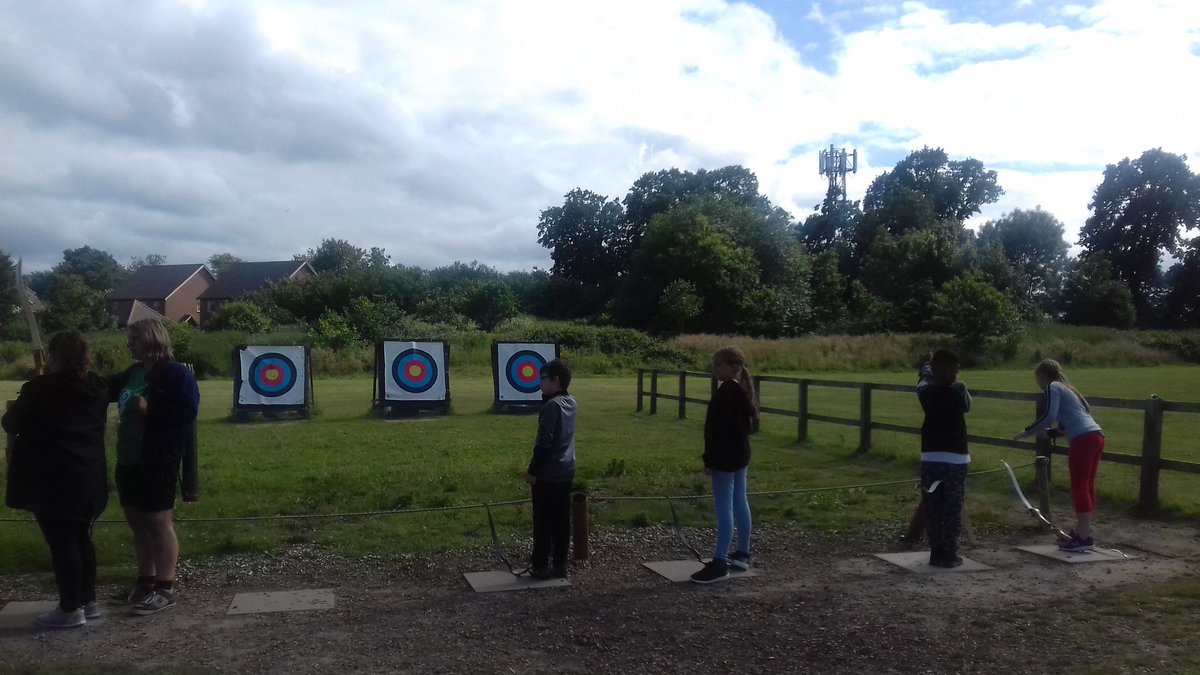 NorthlandsPri's tweet photo. Taking aim and getting ready to fire! #robinhoodwho #TeamChugg https://t.co/E12rFNv4nk