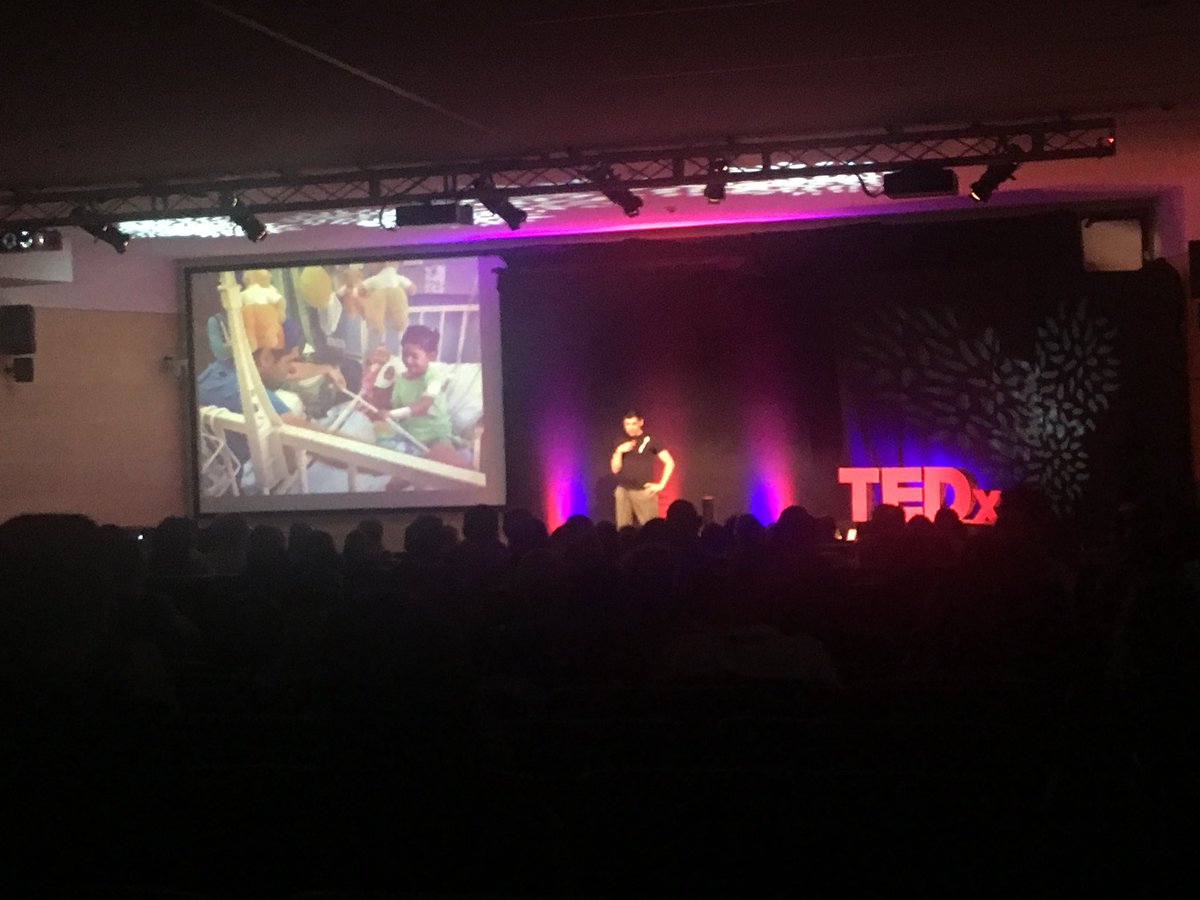 nivascolombo's tweet photo. “Come fai a sapere che quella era gioia pura?”
“Perché in quel momento non avevo in mente né il successo, né i soldi, né il potere. Solo io mio cuore rosso al primo posto”.
Marco Rodari, #pimpa al #TEDxvarese https://t.co/OQKbTKrCvl