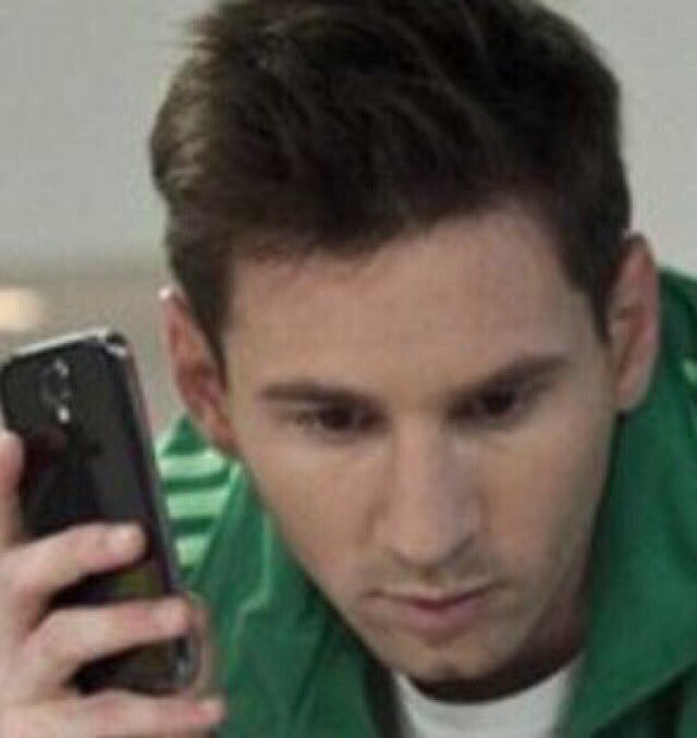 FootbaIIFckUps's tweet image. Messi: "Siri, who's the best player in the world?"

Siri: "Cristiano Ronaldo"