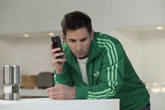 FootbaIIFckUps's tweet image. Messi: "Siri, who's the best player in the world?"

Siri: "Cristiano Ronaldo"