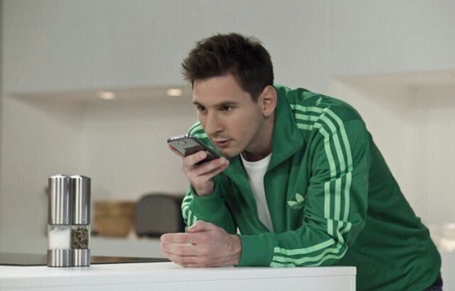 FootbaIIFckUps's tweet image. Messi: "Siri, who's the best player in the world?"

Siri: "Cristiano Ronaldo"