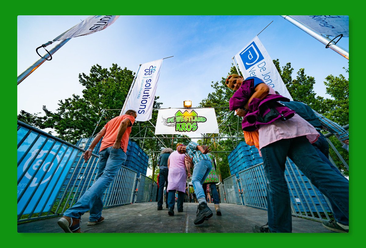 De deuren zijn open!! TOT ZO 🙋‍♂️🙋‍♀️
We hebben nog enkele kaarten aan de deur te koop, online kan je ze niet meer bestellen
#WK2018 #Festival #Naaldwijk