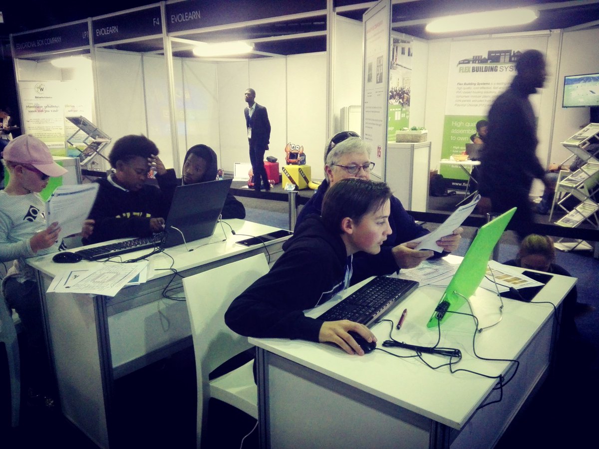 reacoda_'s tweet photo. It's a fun day 2 of the introductory programming workshop using the @GetPiTop: 

The candidates were introduced to basic electronics. They coded a @ThePSF script that blinks an LED and used sonic pi to make some music using #code #EduWeek18 #reacoda #YouthDay2018 https://t.co/O86oV93N4o