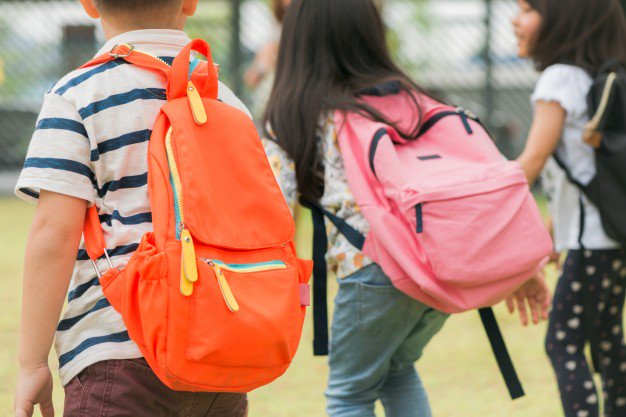 EquipodelaTorre's tweet photo. A punto de terminar el curso escolar nos preguntamos, ¿cómo afecta una mochila pesada a nuestros hijos? https://t.co/ERVAHysQSN vía @sumedico https://t.co/jcDhS0a9cQ