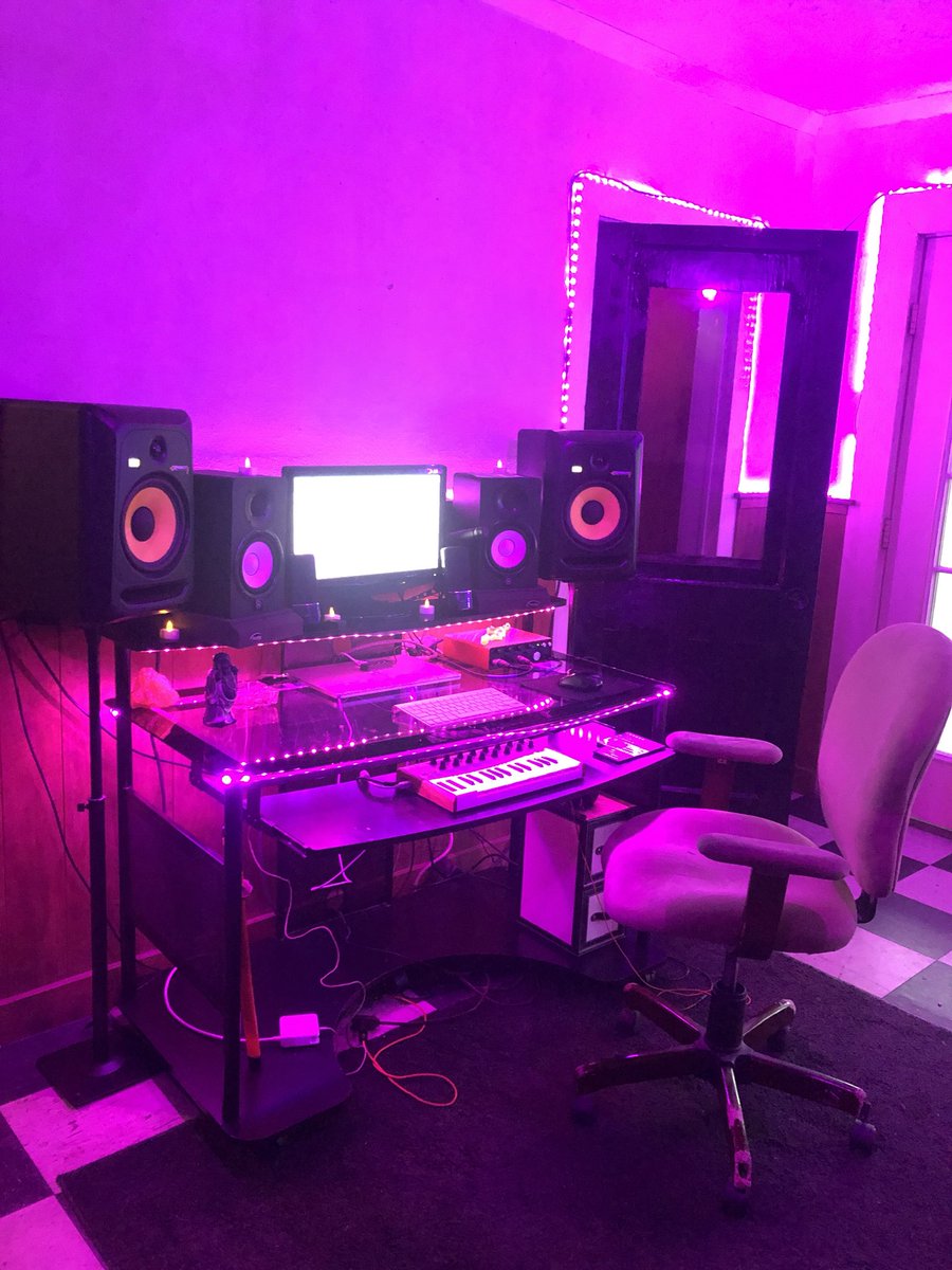 ThePoolHause's tweet image. Book your session now! Serious business inquiries only. Let’s work! 
Email info@poolhauserecords.com for any questions and to book your session today!