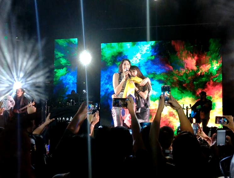 haashfanbase's tweet photo. Vivimos 2 shows increíbles en COLOMBIA. Gracias por venir y por dar lo mejor de ustedes @haashoficial, esperamos tenerlas de regreso en nuestro país. LAS AMAMOS!  Fechas para recordar por siempre: 14 de Junio, Bogotá - 15 de Junio, Medellín. https://t.co/1vsNcTtZYK