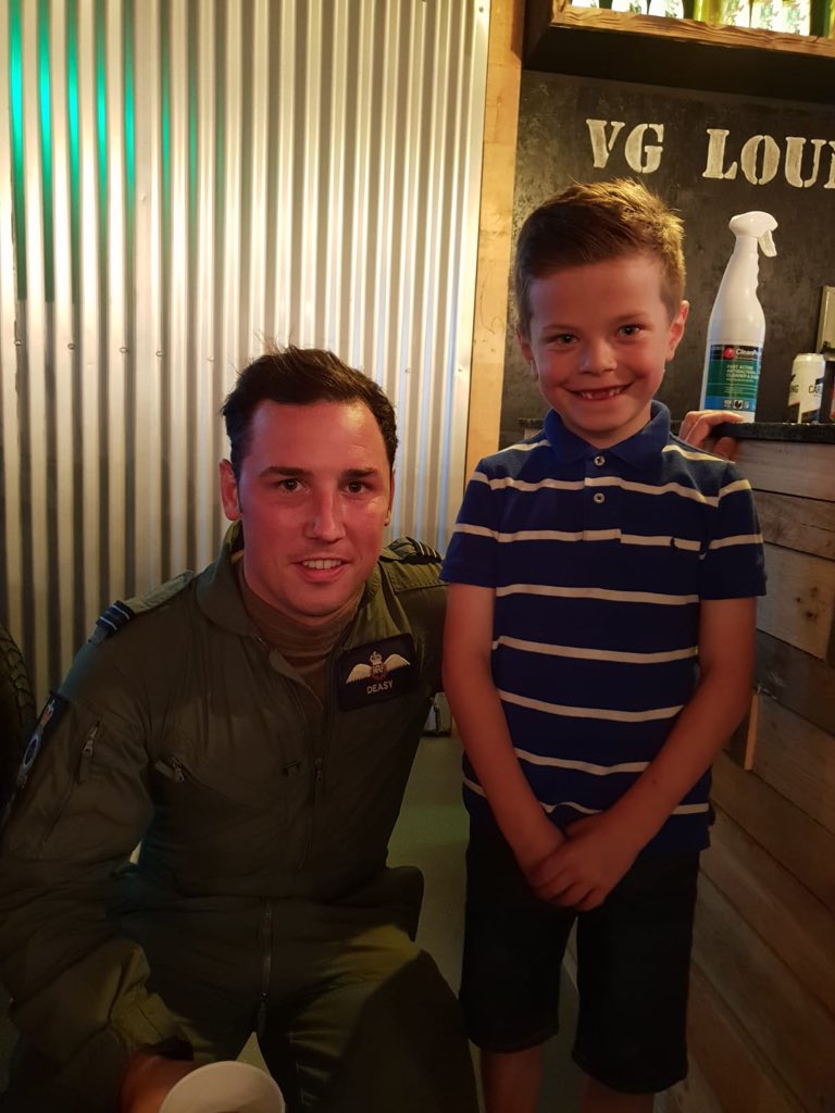VeteransGarage's tweet photo. Great Thursday night car meet this week .. then the Chinooks arrived !!! .. great meeting the guys, they were brilliant with all the kids at the meet and look forward to them using the space in future !  Glad they enjoyed the food 😋 #Rafodiham #TeamVG https://t.co/0bspLaUqoq