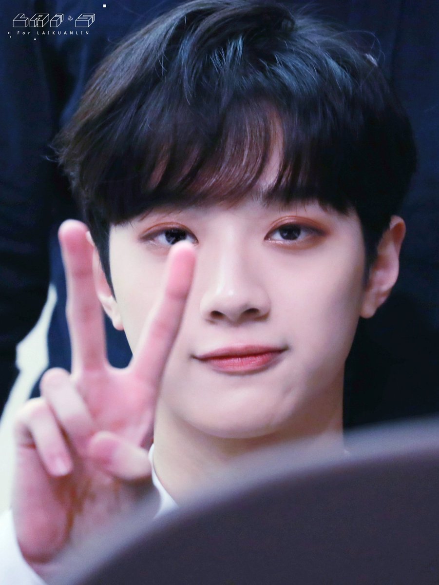 LAIS_0923's tweet photo. #賴冠霖 #라이관린 #laikuanlin #WannaOne #워너원
180616 Fan sign HQ

귀엽고 멋진 천재 😍 https://t.co/AgcCn0Ao9j