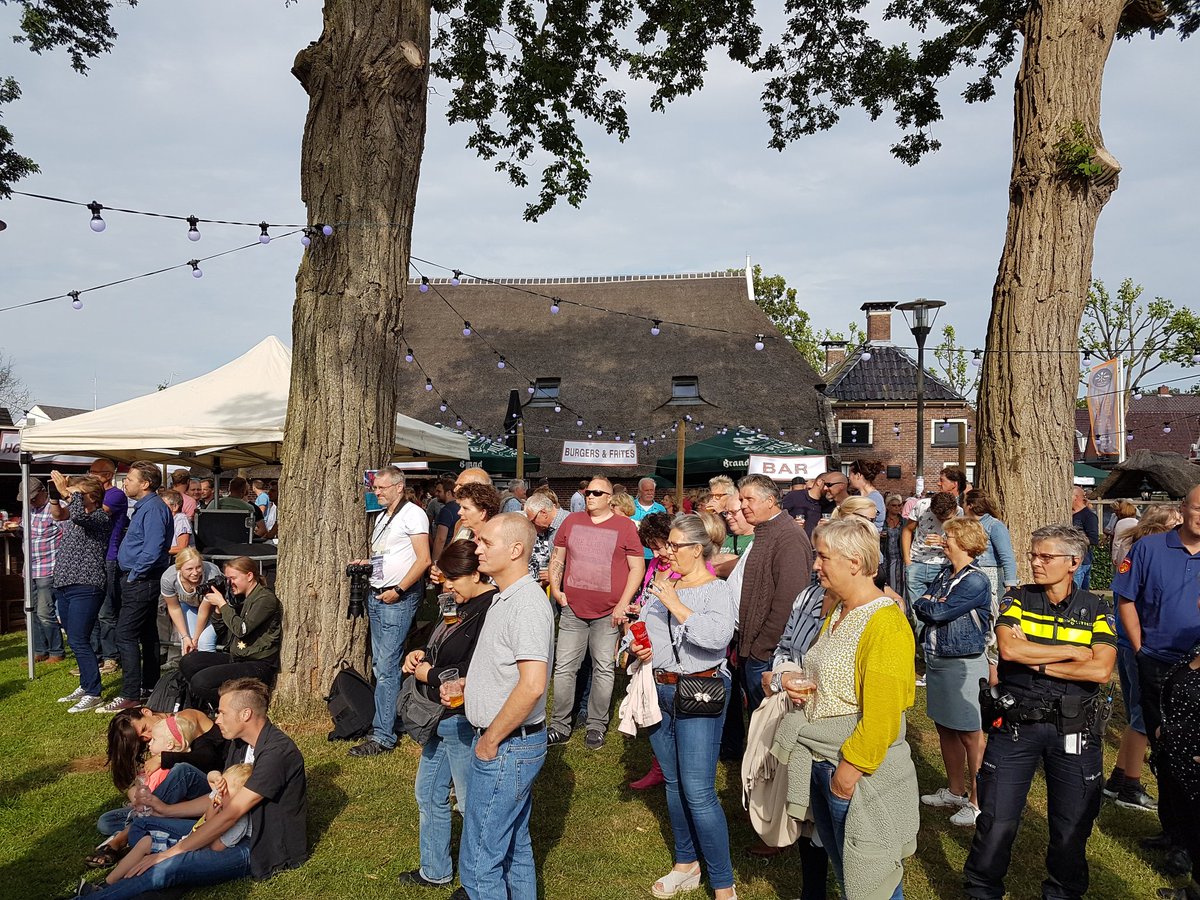 Volkpeize's tweet photo. @pais_sonic is inmiddels een aantal uren bezig. We maken ons op voor een gezellige avond in Peize! https://t.co/DXSIqtIrH1