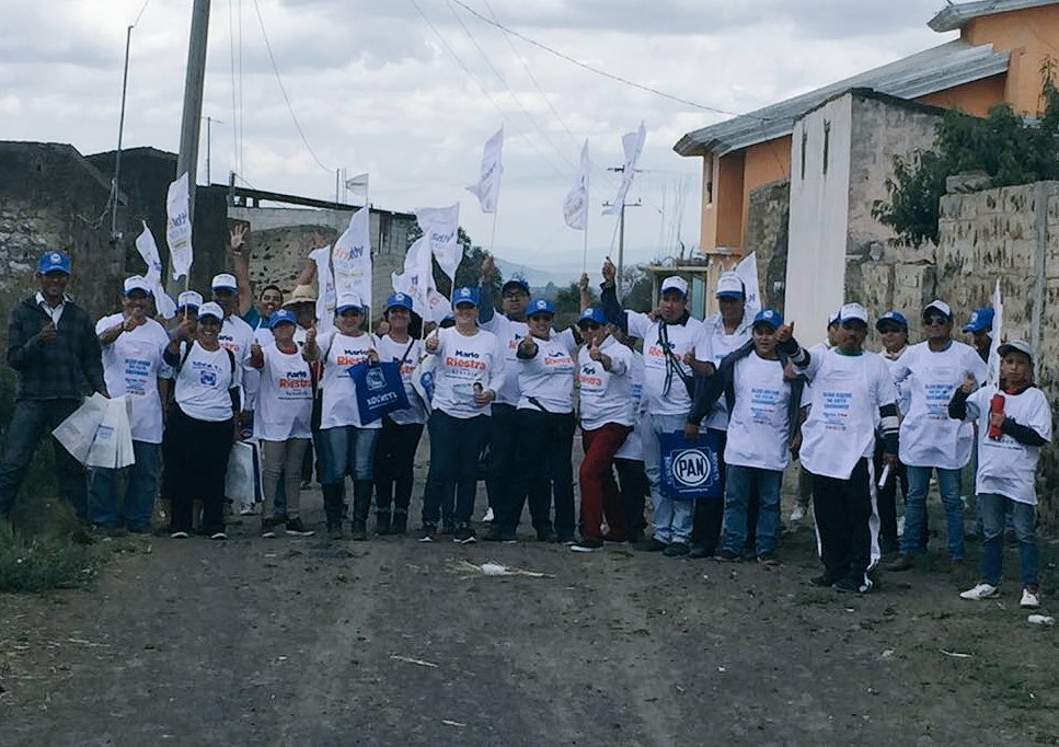 Xomar16's tweet photo. Cuyoaco trabajando por nuestro candidato a senador @marioriestra y @MarthaErikaA https://t.co/fElcIOZTR1