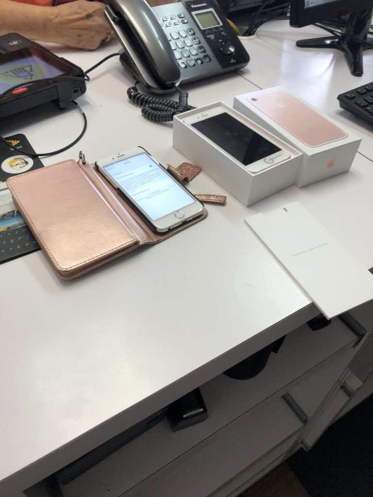 Nothing like Rose Gold Everything 😎! We’ve got the complete PINK bundle at #Sprint! Address: 4733 #Clairemont Dr #Sandiego <a href="/KristianAllos/">Kristian Allos</a>