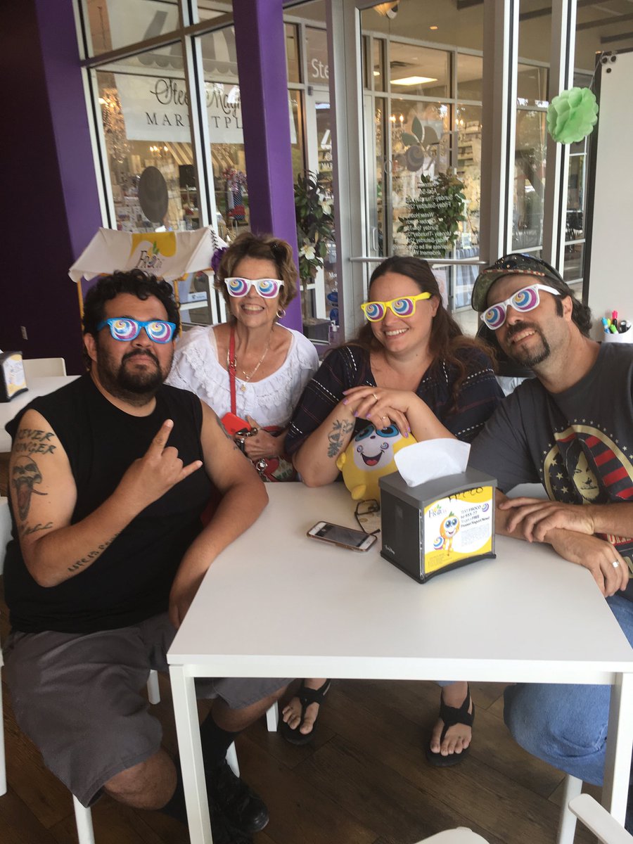 FroCoCoba's tweet photo. Friends &amp; Fans from El Paso Texas enjoy Froco yogurt, Cobas, Froco sun glasses! ICome see us at FroCo and enjoy some summer yogurt favors and fresh topping! @F1abraham #lakeway #austin #party #foodnetwork #wetv #mtv #bravo https://t.co/Uept77q55S