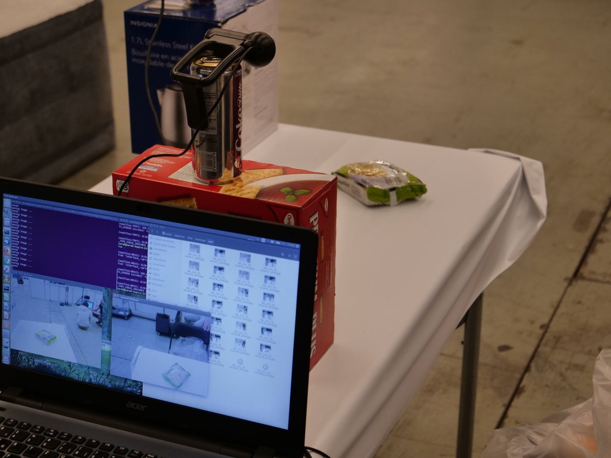 Extremely sophisticated camera setup for learning new objects.
#RoboCup2018 #TeamToBi