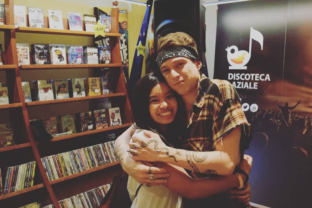 Jeanky95's tweet photo. Ti ho detto passa ma non passa mai 
ti ho detto basta ma non basta mai 
se ho toccato il fondo era solo per stare con te.
Grazie per oggi!!❤❤  16/06/18💕 
 @IRAMAPLUME
 #IRAMAPLUME
#INSTOREIRAMA #amici17 https://t.co/iEQxRGMgTV
