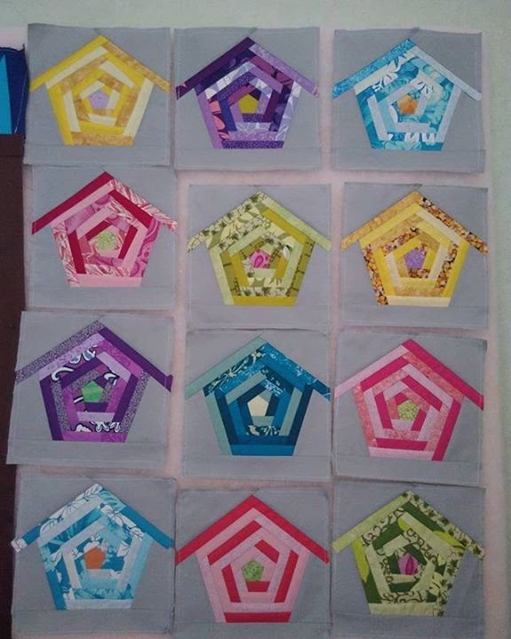 quiltpatchappli's tweet image. #designwall today . #rainbowscrapchallenge2018 #birdhouse #fpp #foundationpaperpiecing buff.ly/2JTn1Av