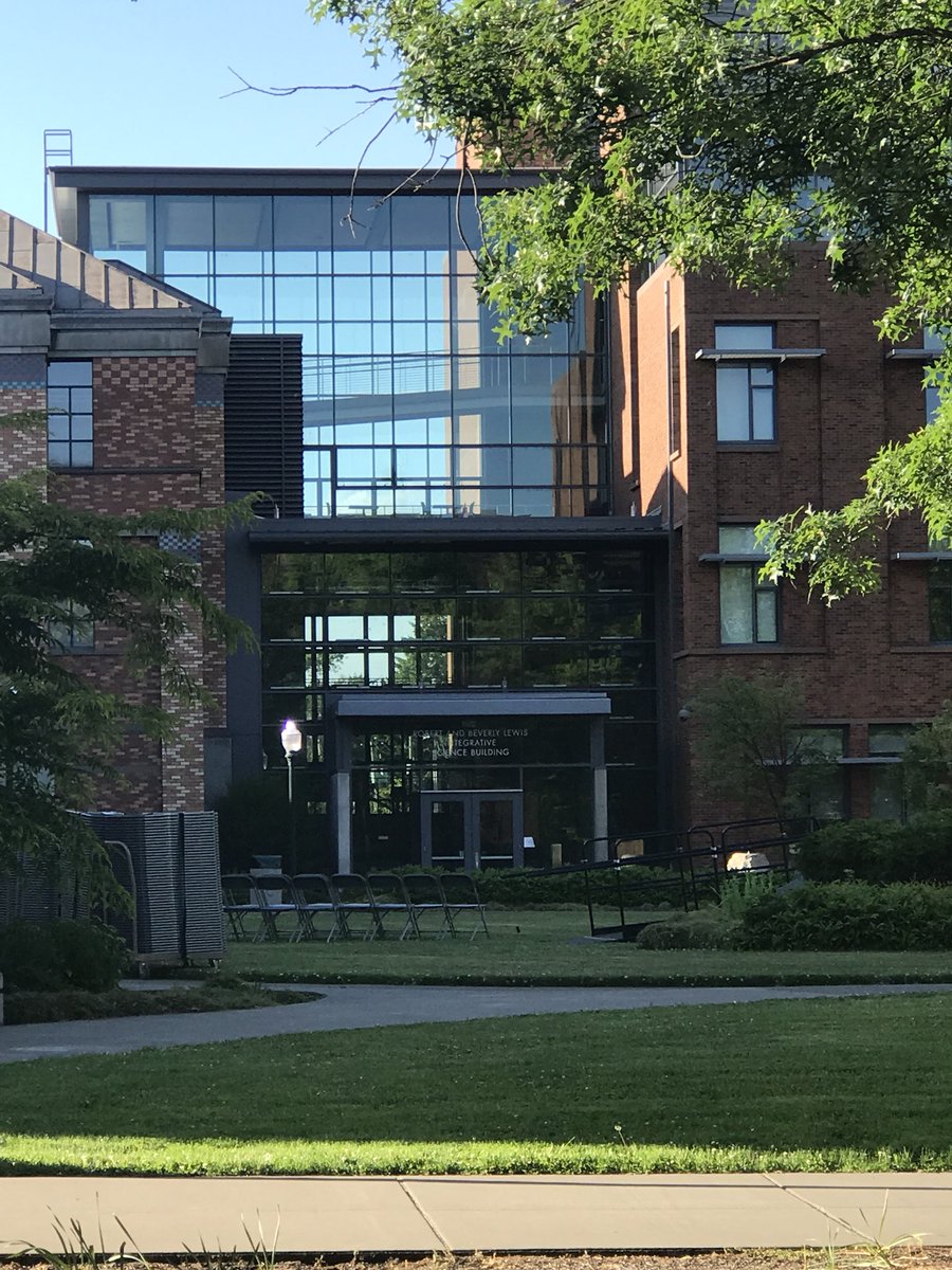 UOVP_Dr_T's tweet photo. .@uoregon .@CallMeADuck .@UOAlumni Commencement is coming! As preparations continue, the excitement builds for the moment Monday when we have the chance to welcome our newest Alumni Members!! #UOCommencement #UOGraduation #UO #UOregon https://t.co/WAqHG5aevu