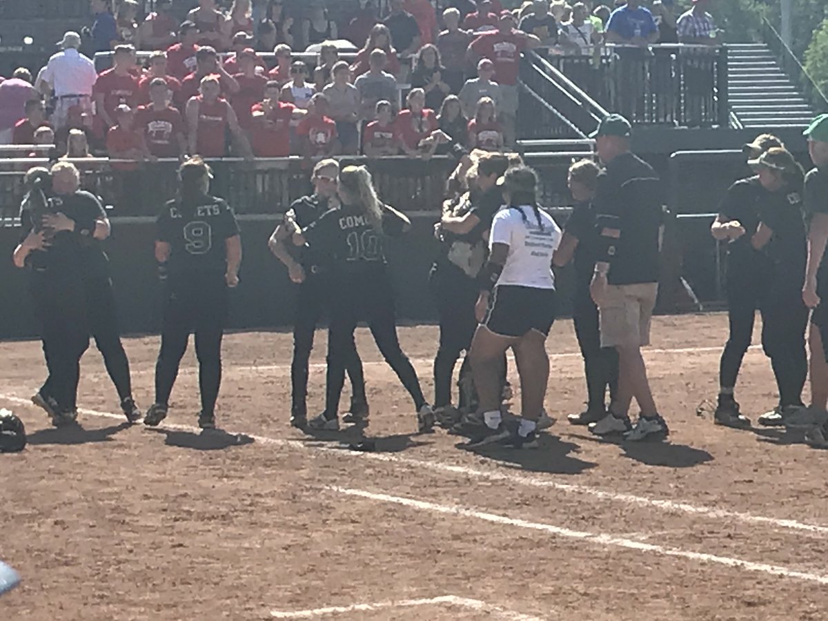 FOX17Blitz's tweet photo. Hutsell comes back to pitch in the 7th and gets 3 outs.
Coloma 7, Millington 6 Final

The Comets are Division 3 Softball State Champs! https://t.co/5ynRWG1I9a