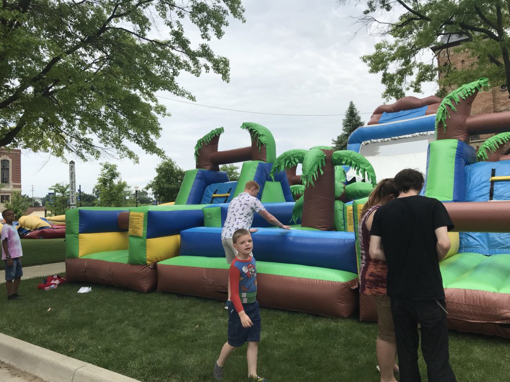 CityOfJacksonMi's tweet photo. Bouncy castles? ✅
Mini golf? ✅
Pick up basketball? ✅
Bubbles? ✅

All this and MORE is happening right now downtown for Juneteenth! Come join in on the family fun! 🎉 https://t.co/f0GCNPNxYI